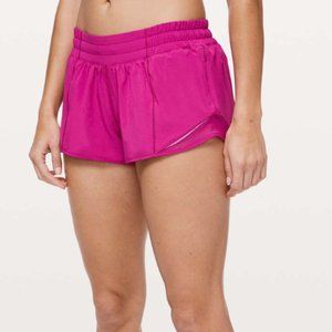 Lululemon Hotty Hot Low-Rise Lined Short 2.5" - size 6, Fantom Fuchsia